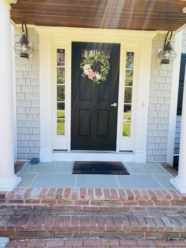 BEAUTIFUL and PRIVATE OSTERVILLE HOME, LARGE GAME ROOM, AC,PARKING