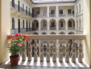 المنطقة المحيطة بالمنشأة