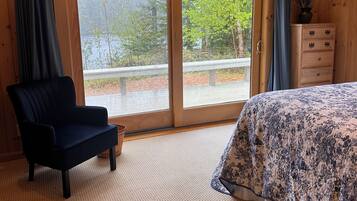 3 bedrooms, iron/ironing board, travel crib, free WiFi