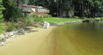 Playa privada "Amanecer en el lago" en Pea Hill Creek