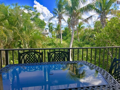 Just 20 miles from Key West!  Oceanfront, dockage, swimming pool