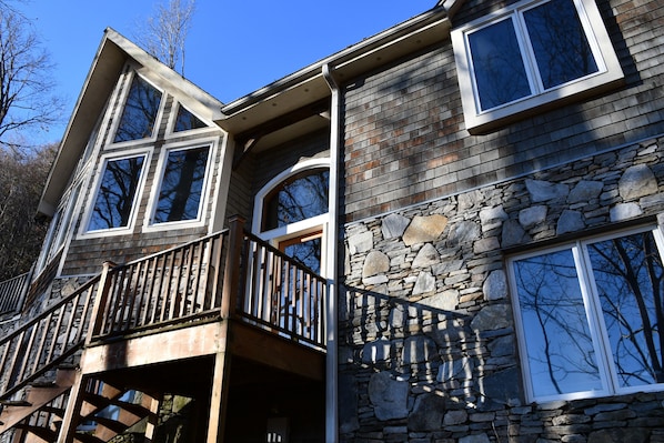 Exterior detail - Mountain Chalet with Beautiful Views, Pet Friendly, 6 Bdrms, 2 kings (Black Mountain)