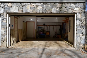 Property grounds - Mountain Chalet with Beautiful Views, Pet Friendly, 6 Bdrms, 2 kings (Black Mountain)