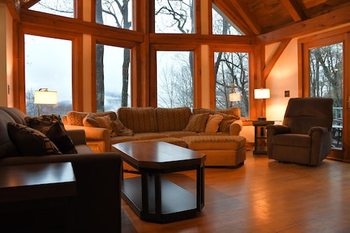 Mountain Chalet on upeat näkymät rauhallisessa ympäristössä