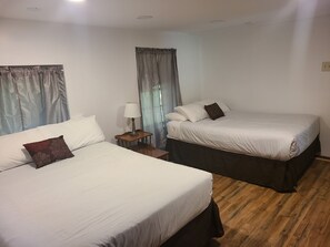 4 bedrooms, WiFi, bed sheets - PET-FRIENDLY - Adirondack Retreat w/ Private Sandy Beach Close To Season Events (North Creek)