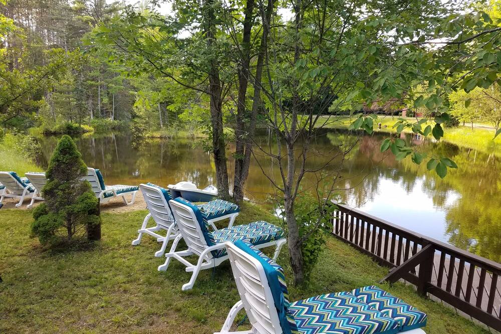 PET-FRIENDLY - Adirondack Retreat w/ Private Sandy Beach Close To Season Events