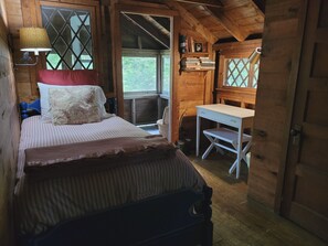 5 bedrooms, free WiFi, bed sheets, wheelchair access