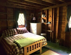 5 bedrooms, free WiFi, bed sheets, wheelchair access