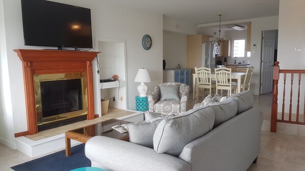 Smart TV, fireplace