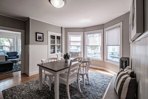 Dining - Whether With Family or Friends Shop, Sight See & Dine at Great Restaurants (Portland)