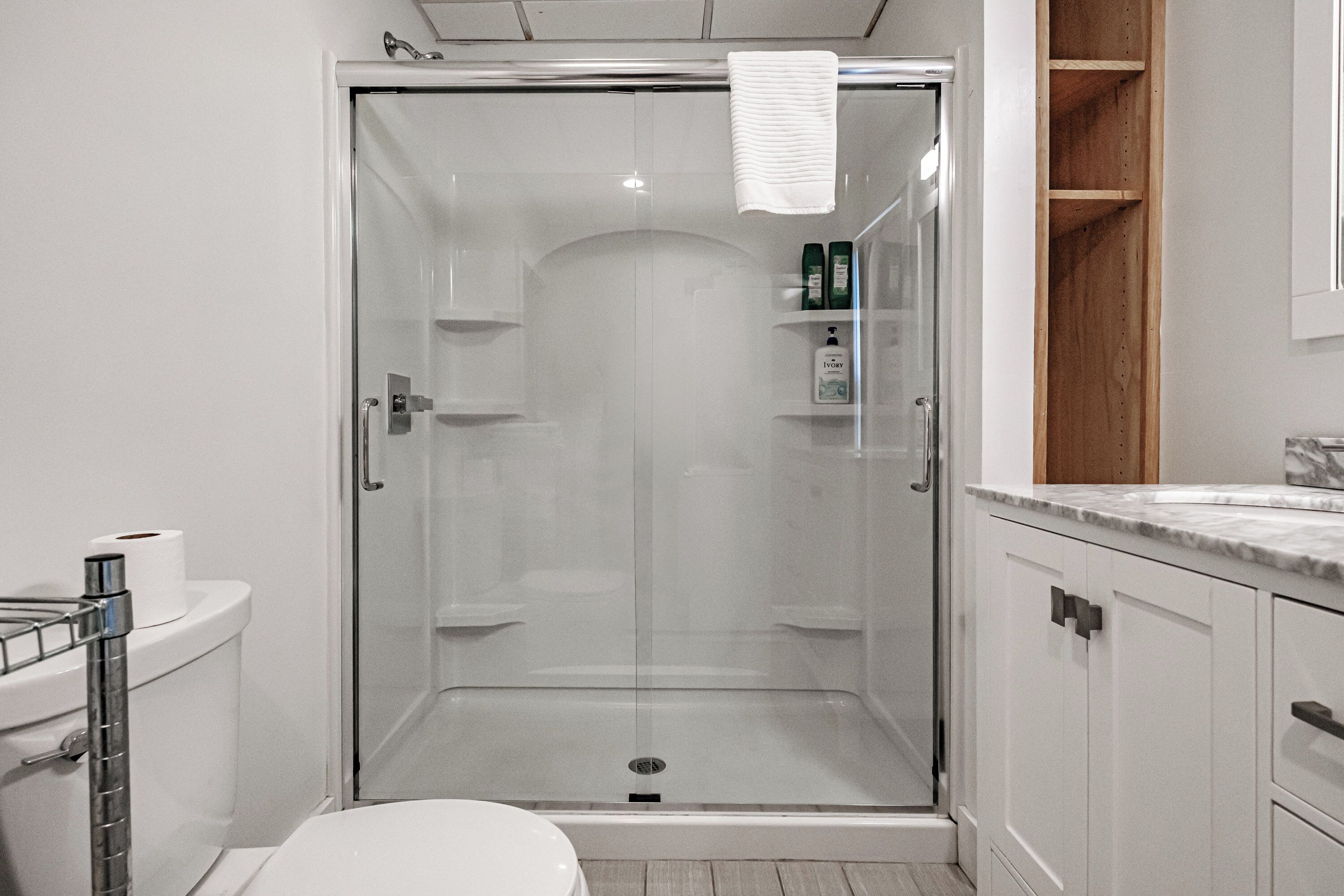 Combined shower/tub, hair dryer, towels, soap