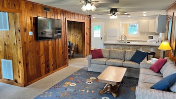 Smart-TV, Kamin, Bücher