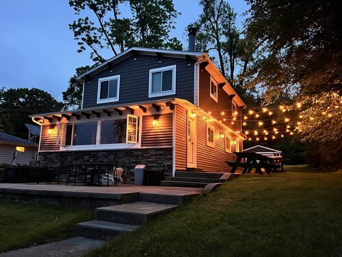Newly renovated kitchen 2024. Dead end Street, Large Yard, not on a hilltop.