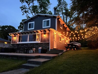 Newly renovated kitchen 2024. Dead end Street, Large Yard, not on a hilltop.