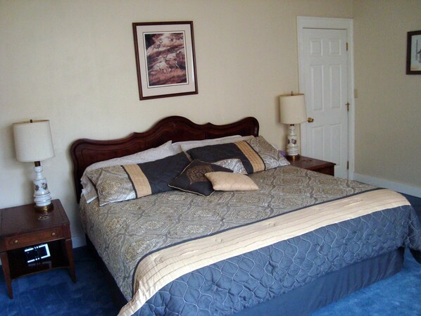 5 Schlafzimmer, Schreibtisch, Bügeleisen/Bügelbrett, Reisekinderbett