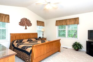 5 bedrooms, desk, free WiFi, bed sheets