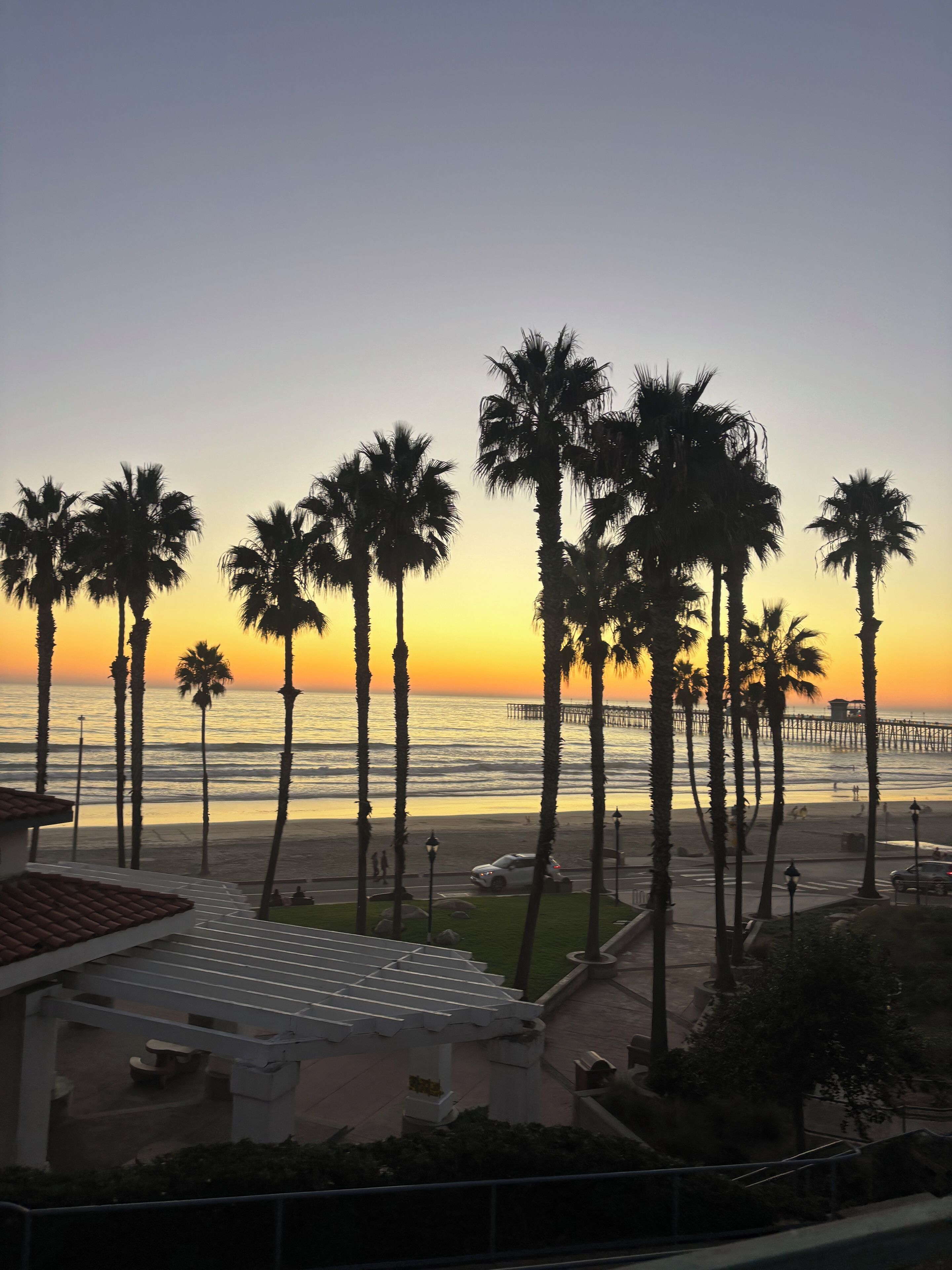 Beach nearby, sun loungers, beach towels