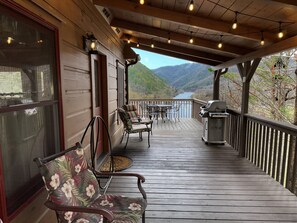 Outdoor dining - River Magic, Romantic Luxury Log Cabin with Hot Tub (Hot Springs)