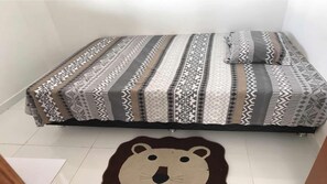 3 habitaciones, tabla de planchar con plancha, wifi y ropa de cama