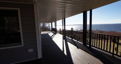 Waterfront, beautiful home, breathless sunsets on Prudence Island