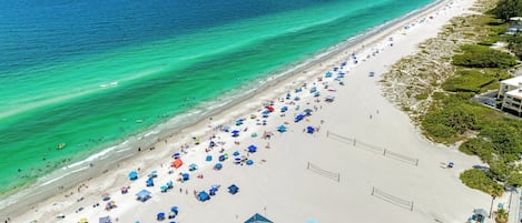 Nära stranden och strandhanddukar