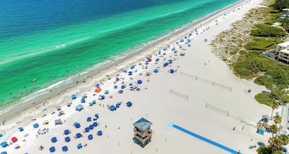 Across the street from the Beach, restaurants, free wifi.