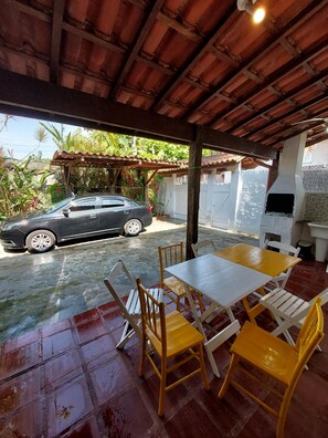 تناول الطعام بالخارج