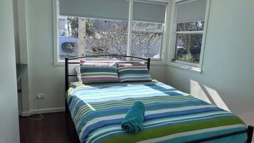 3 bedrooms, desk, iron/ironing board, free WiFi