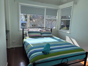 3 bedrooms, desk, iron/ironing board, free WiFi