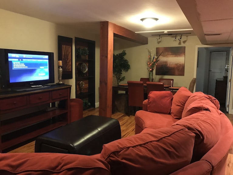 Beautiful Villa Close To All St. Louis Attractions! Under 4 Miles To Six Flags! - Eureka, MO