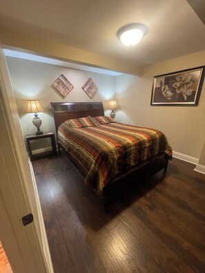 3 bedrooms, desk, iron/ironing board, free WiFi