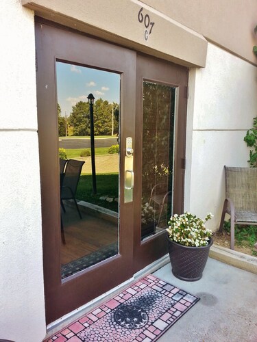 Beautiful Villa Close to All St. Louis Attractions!