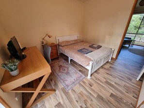 3 habitaciones, escritorio, tabla de planchar con plancha y wifi gratis 