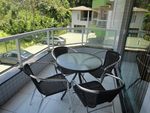 Outdoor dining - Super comfortable fit best 'piece' of the big beach. (Praia Grande)