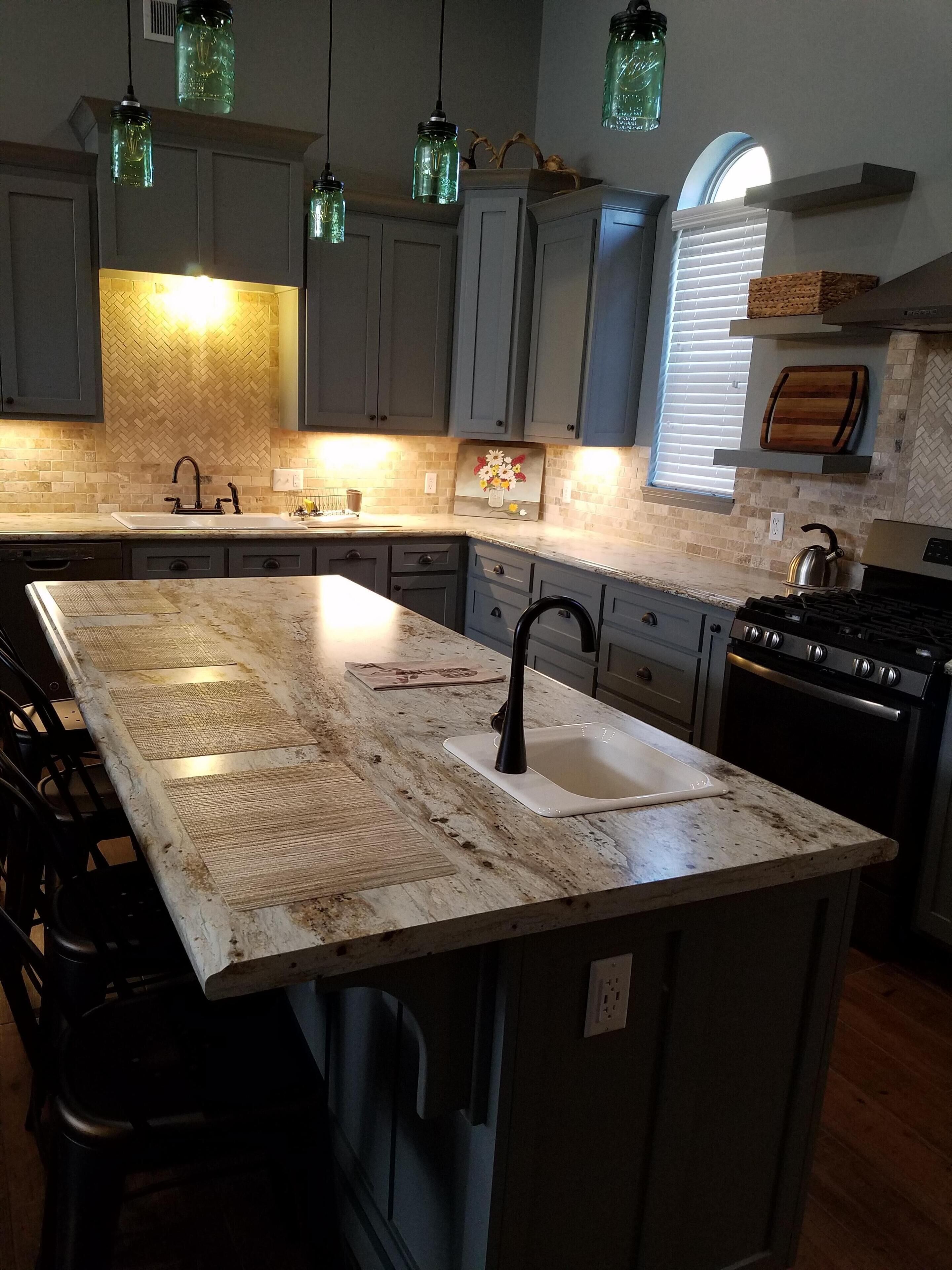 BIG OAKS LODGE  New Lodge! 3 bedroom, 3 1/2 baths, full kitchen and laundry.