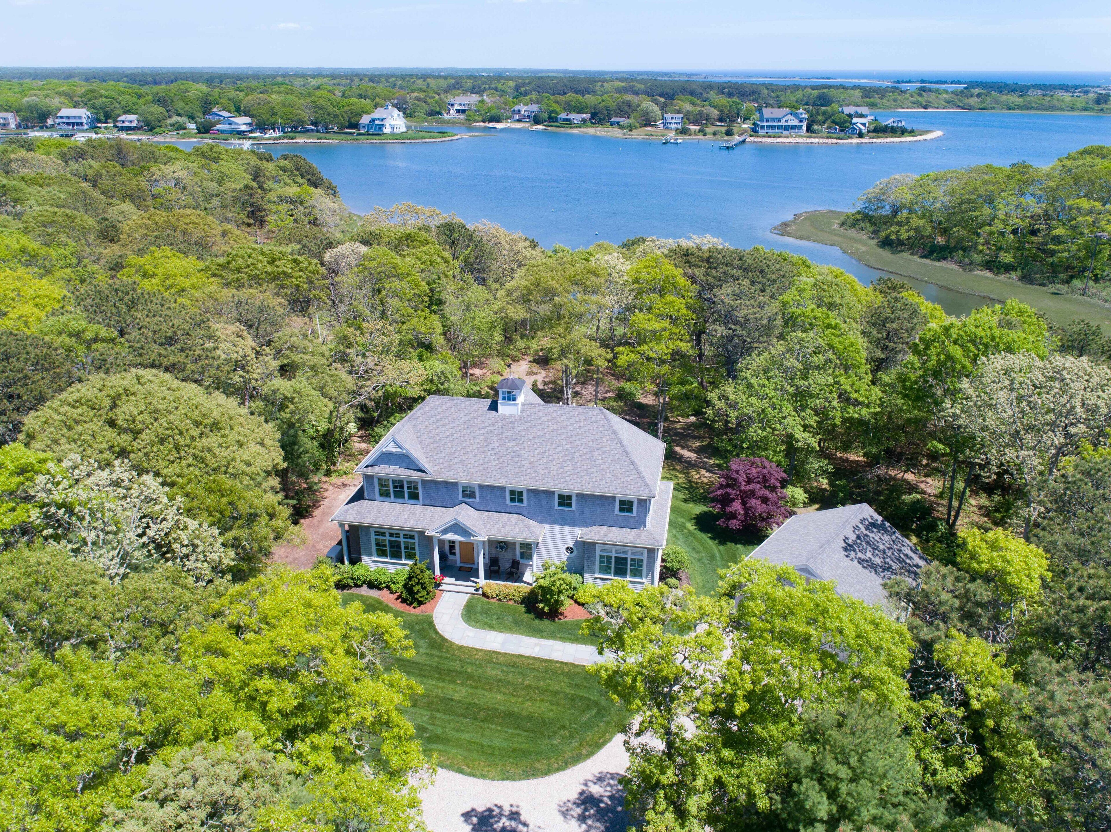 5 Star Custom Waterfront Rarely Available. Don't Wait To Book Your Dream Trip!