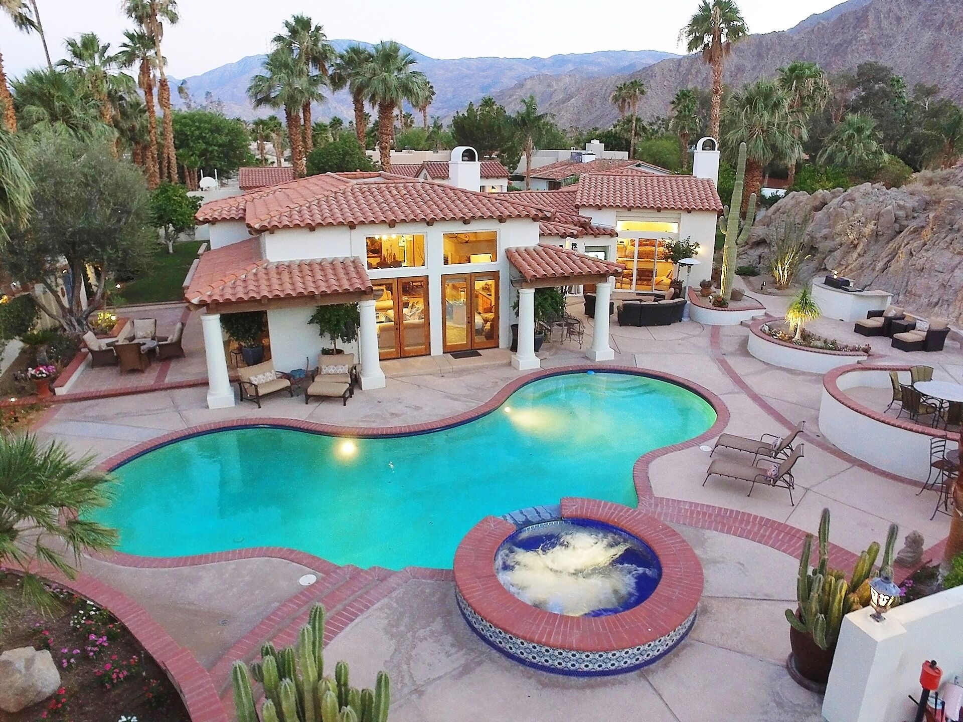 🌴 Treat Yourself To Luxury At This Amazing  Estate Permit # 260504