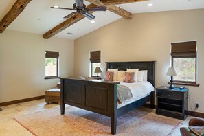 5 bedrooms, iron/ironing board, WiFi, bed sheets