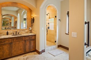 Combined shower/bathtub, hair dryer, towels
