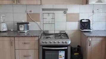 Oven, stovetop, electric kettle, toaster