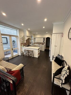 Interior - Kirribilli Luxury Grand Terrace House - your family oasis to explore Sydney (Sydney North)