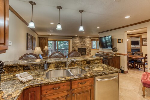 Lumikukka # 57 Park City 2 BR / 2 BA Ski-in ja Ski-Out Condo