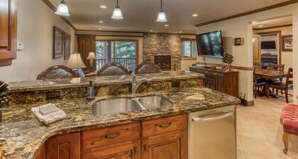 Lumikukka # 57 Park City 2 BR / 2 BA Ski-in ja Ski-Out Condo