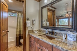 Combined shower/bathtub, jetted bath, hair dryer, towels - Ski-in/Ski-Out Park City Condo! 2 BR/2 BA, Snowflower #57 (Park City)