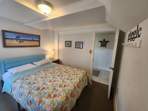 4 bedrooms, free WiFi - Relax big in a small beach town! (Milford)