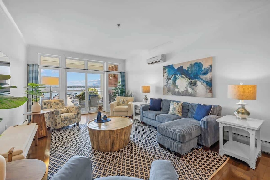 Luxury Waterfront Marina Condo In Downtown - Charlottetown