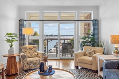 Luxury Waterfront Marina Condo in Downtown
