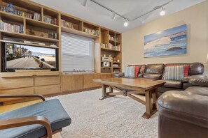 Smart TV, reproductor de DVD, juguetes, libros