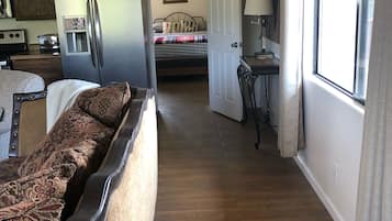 1 chambre, fer et planche Ă repasser, lit parapluie, Wi-Fi