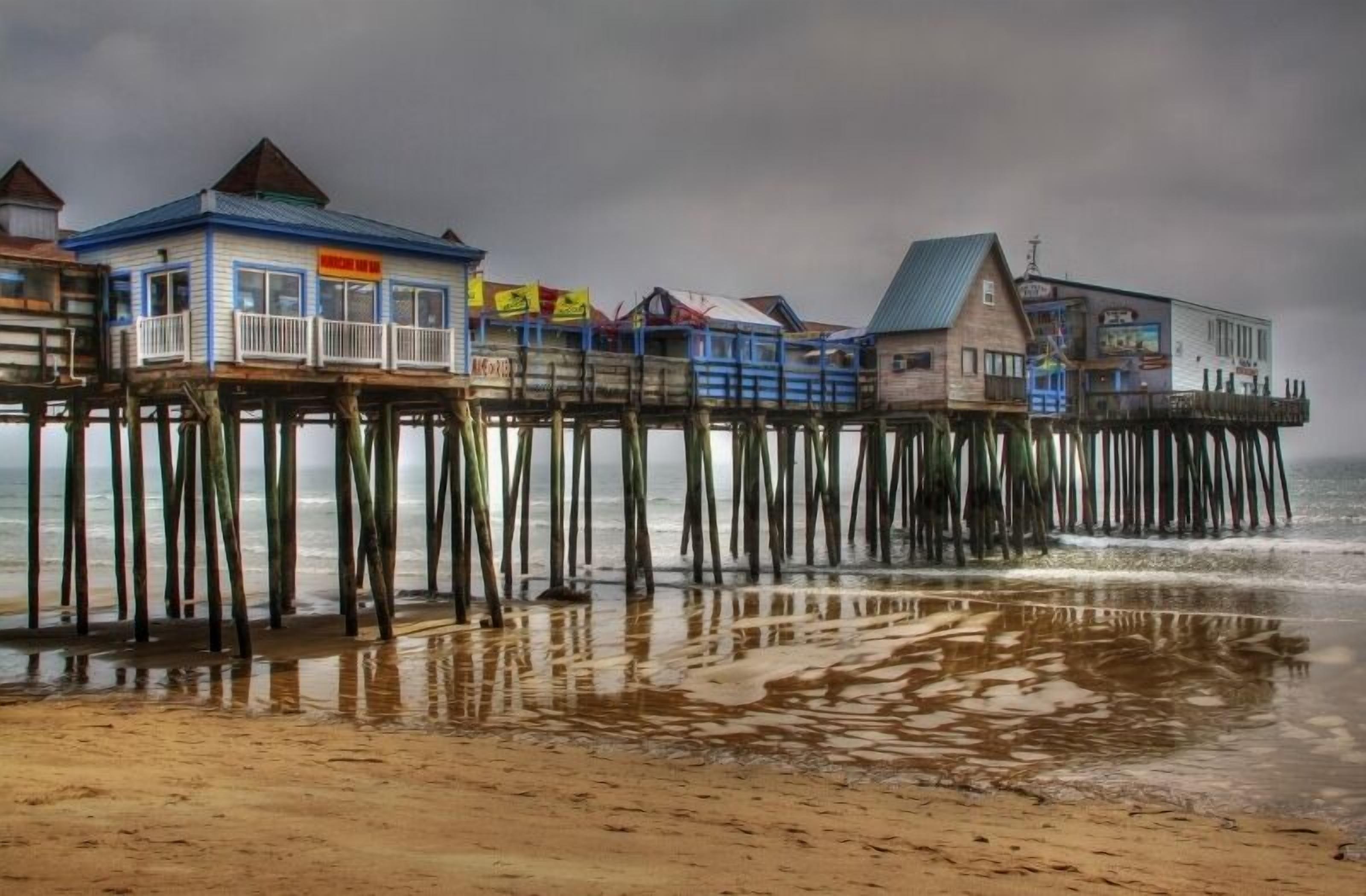 Cozy Renovated Beach House - 900 ft to Ocean  River Views, Open Concept